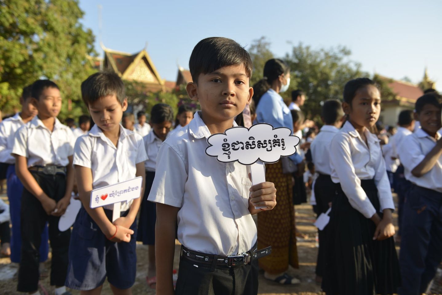 Cambodian Pupil holding VP.Start sign.